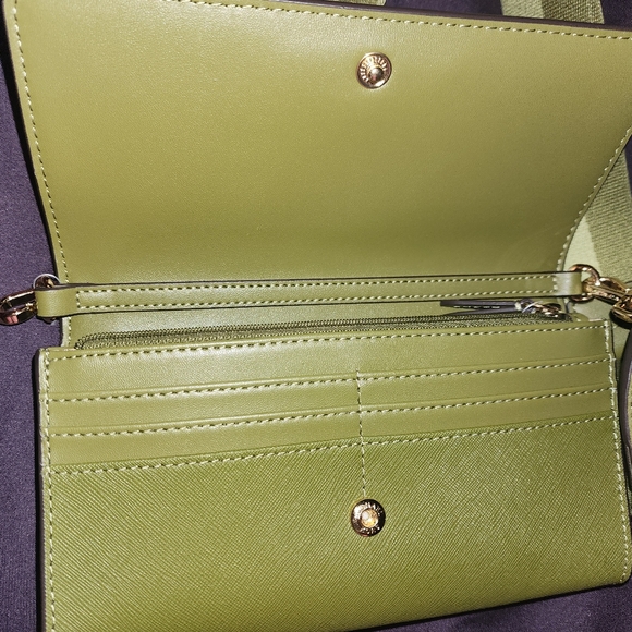 NWT Michael Kors Crossbody - Picture 3 of 6